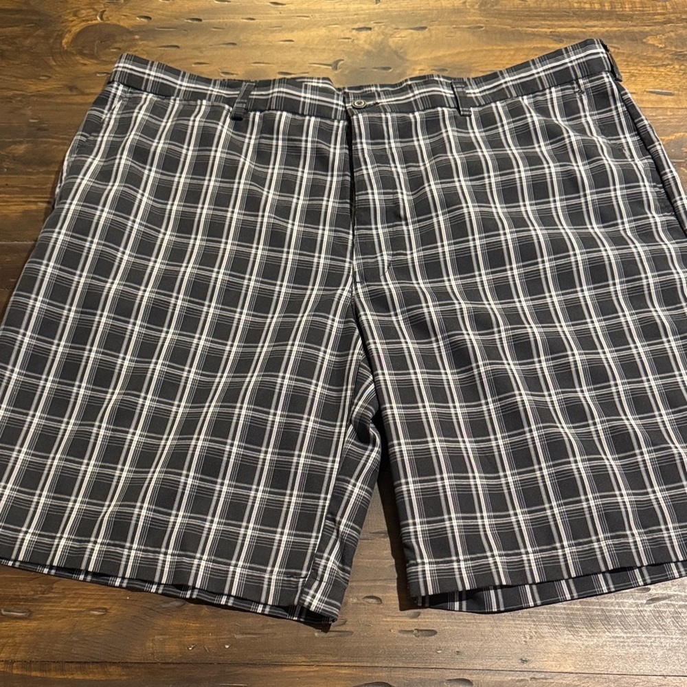 PGA Tour Black & White Plaid Flat-Front Men’s Golf Shorts-Size 42